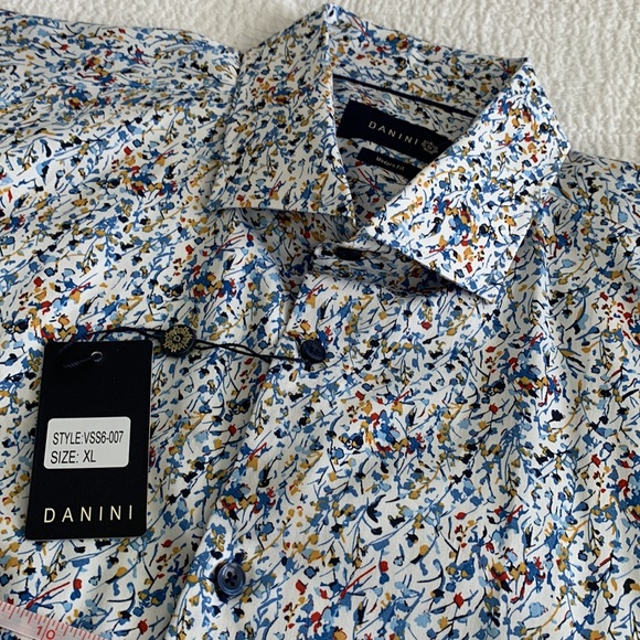 Danini Other - Danini NEW mens shirt in XL in print. Buttons down shirt. Blue buttons.